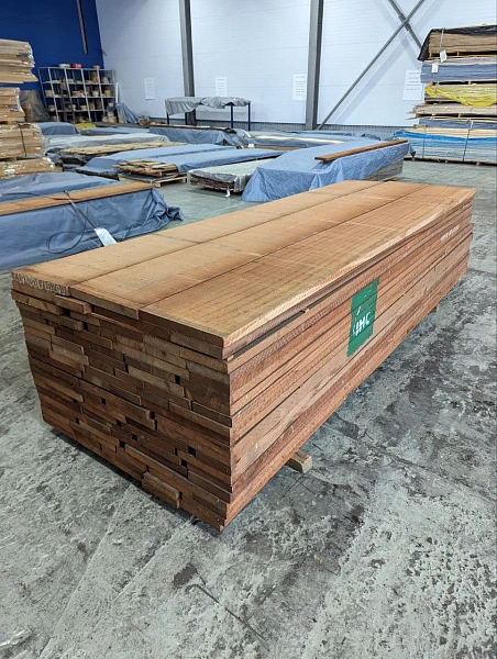 Пиломатериалы из сапеле (пиленая сухая доска)