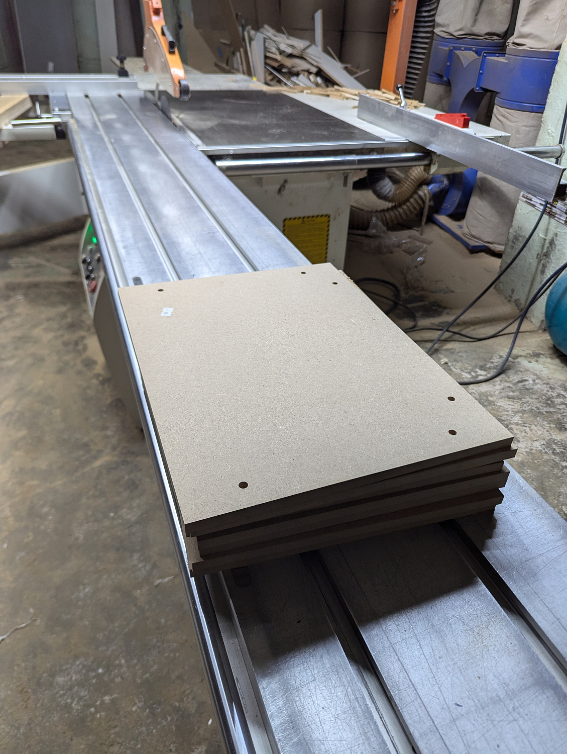 Раскрой МДФ, фанеры и ЛДСП