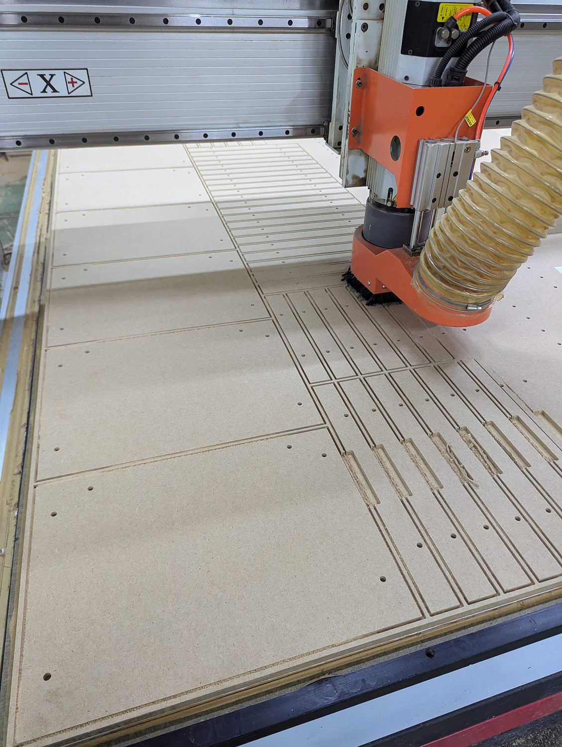 Раскрой МДФ, фанеры и ЛДСП